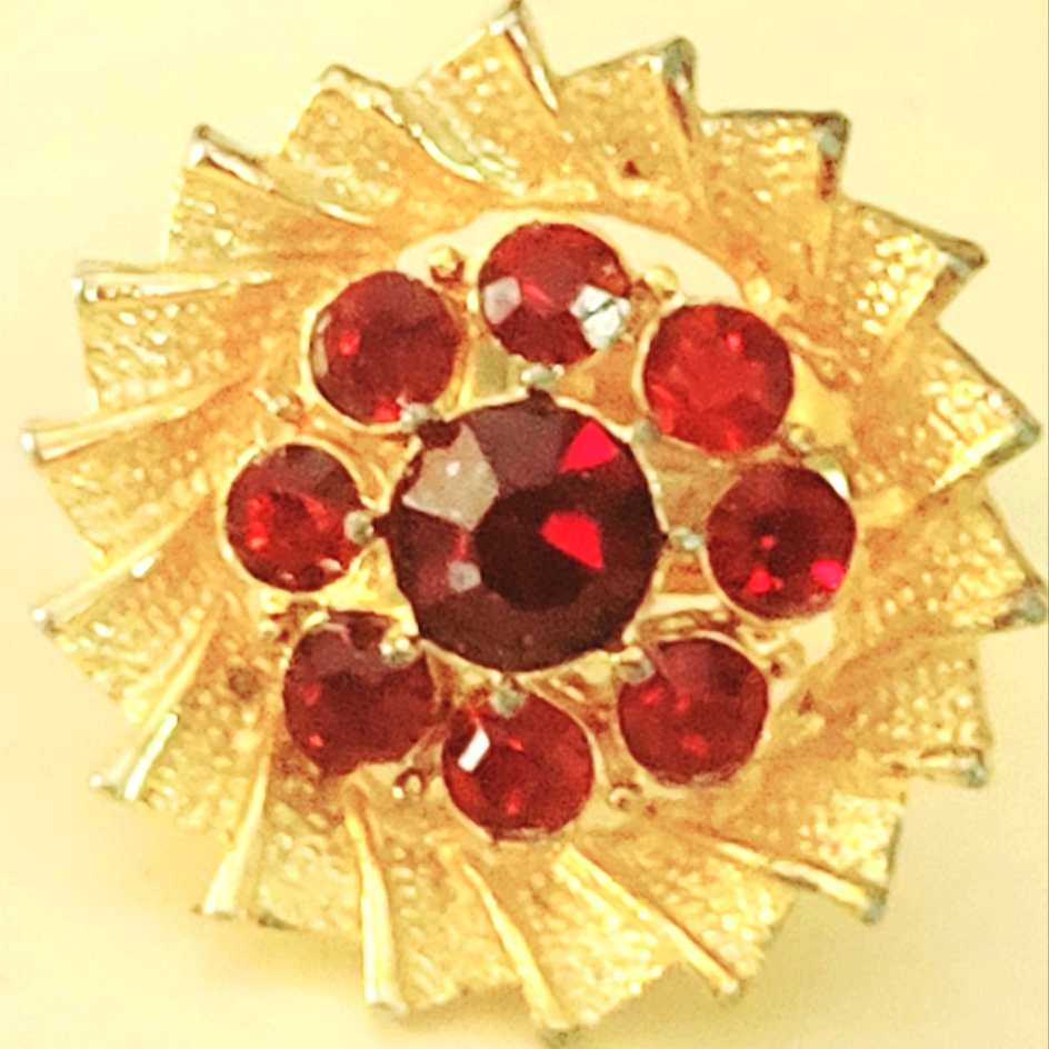 Ajc Vintage Gold Plated Red Ruby Starburst Ring Size7 24$